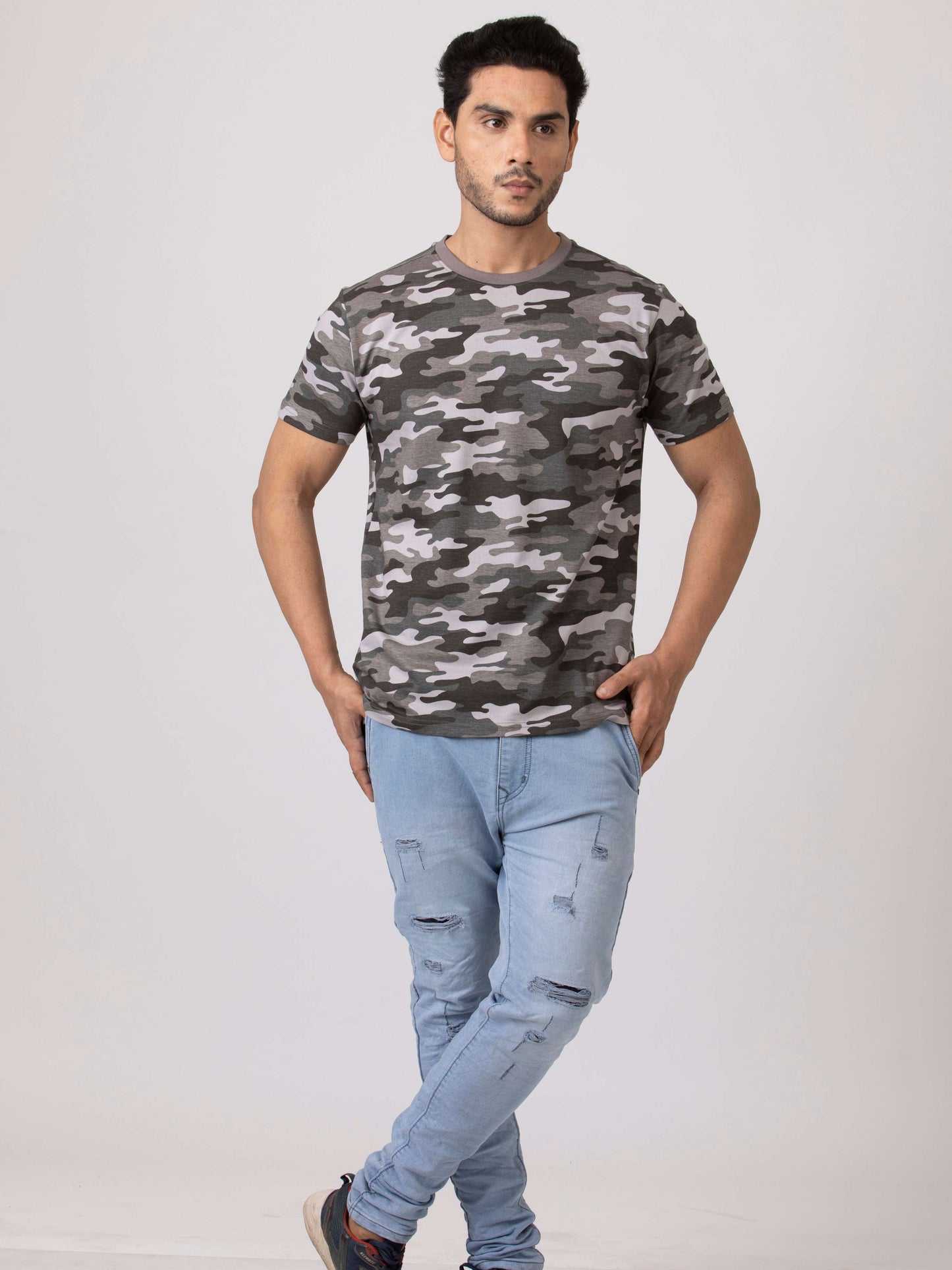 Stealthy Military Camouflage Men's Cotton round neck T-Shirt