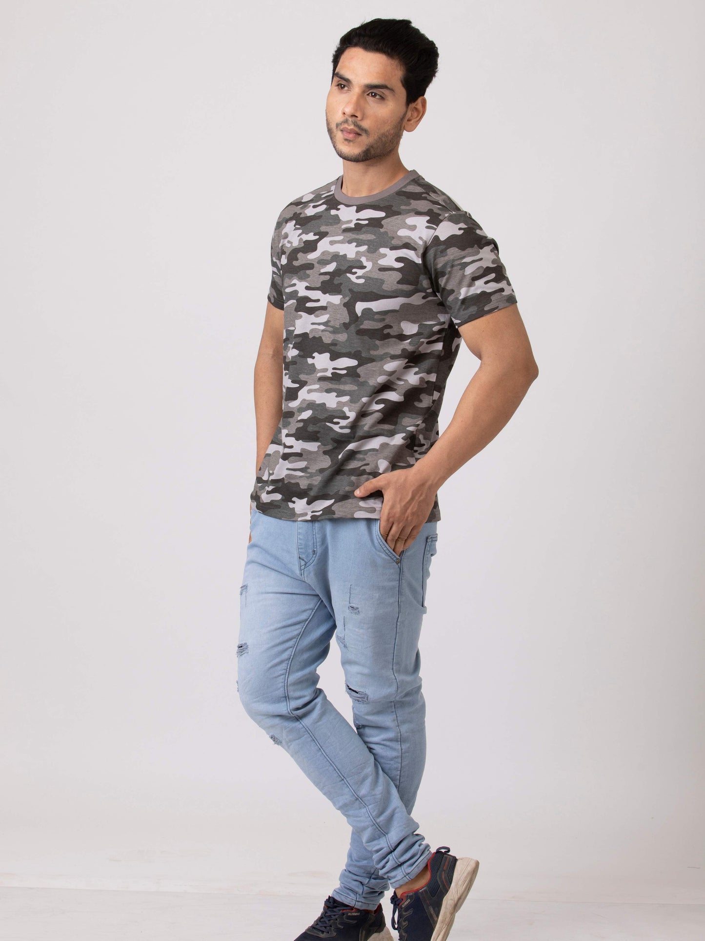 Stealthy Military Camouflage Men's Cotton round neck T-Shirt